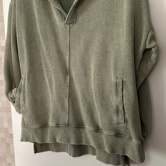 American Eagle sweater - Picture 3 of 5